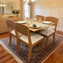 Mesa Pérola 120 Imbuia Mel (Tampo Viena s/vidro) com 4 Cadeiras Havana Veludo Creme – CARVALHO DECOR + RUFATO